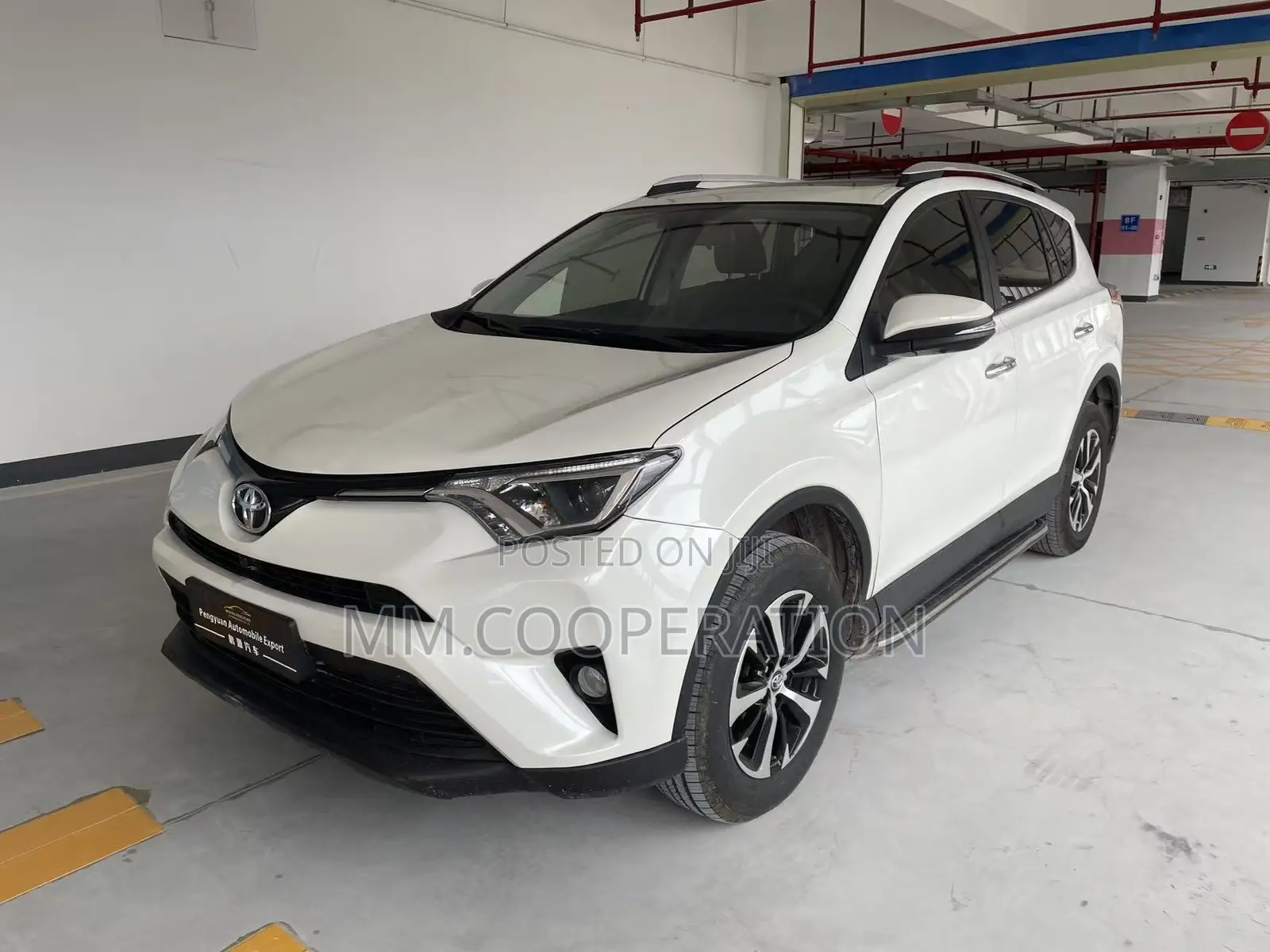 Toyota RAV4 XLE 4dr SUV AWD (2.5L 4cyl 6A) 2018 White