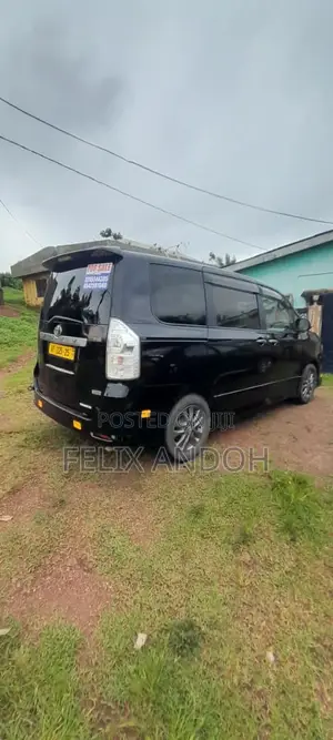 Toyota Voxy X 2WD 7-Seater 2012 Black