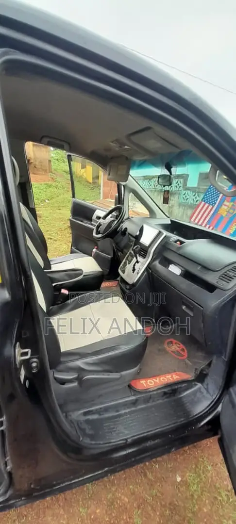 Toyota Voxy X 2WD 7-Seater 2012 Black