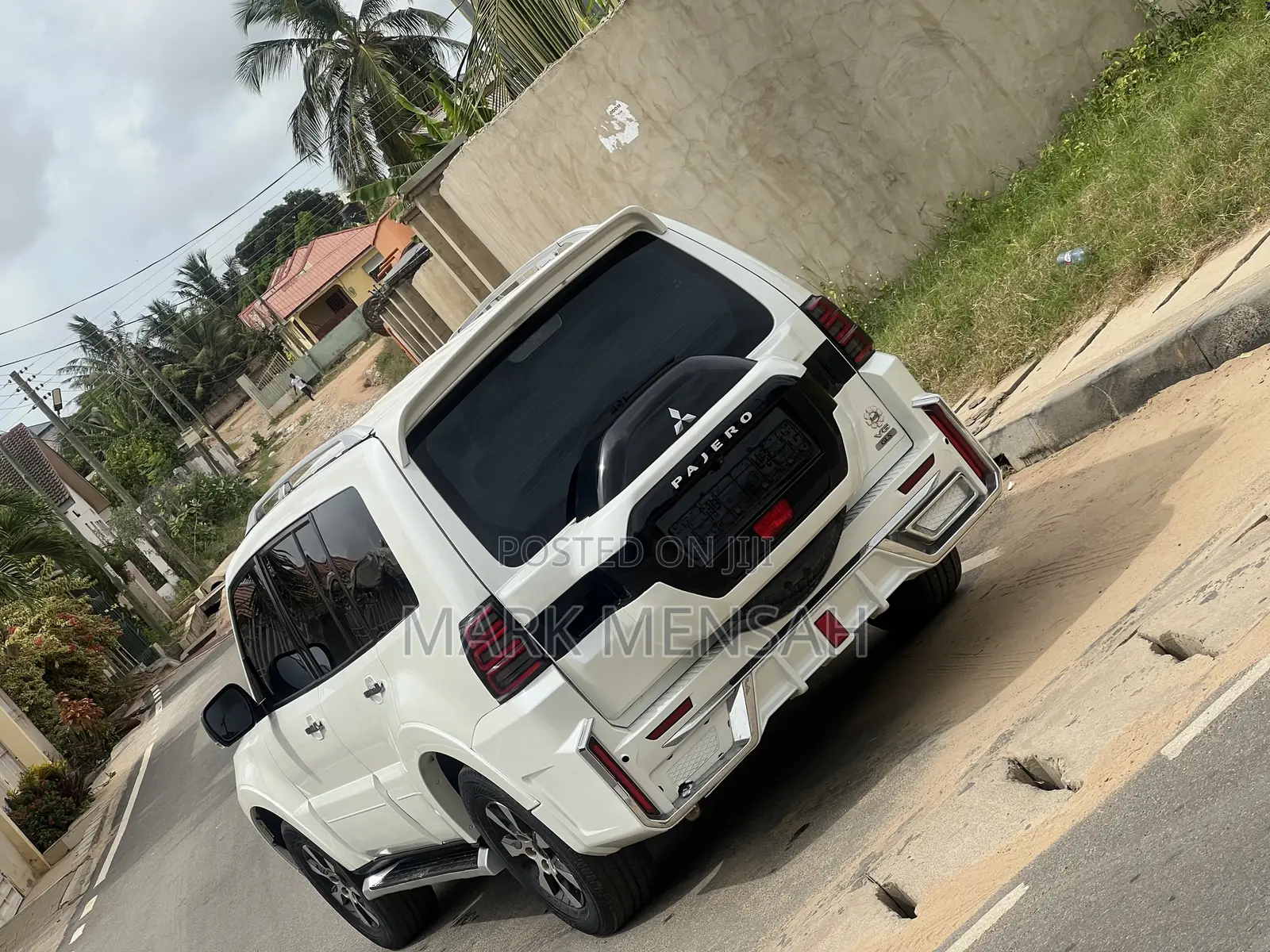 Mitsubishi Pajero 2016 Off white