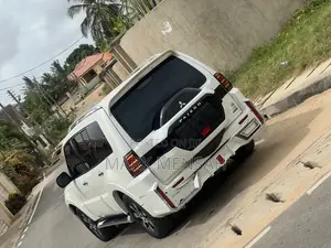 Mitsubishi Pajero 2016 Off white