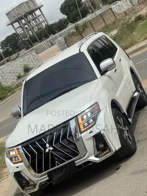Mitsubishi Pajero 2016 Off white