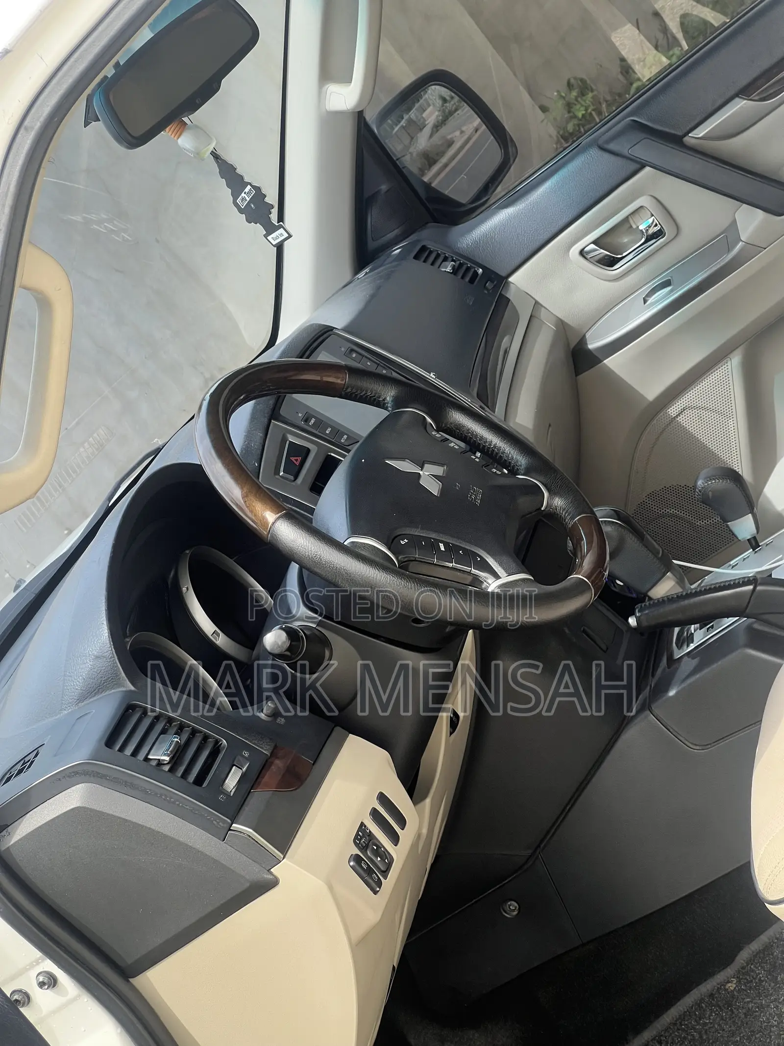 Mitsubishi Pajero 2016 Off white