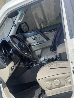 Mitsubishi Pajero 2016 Off white