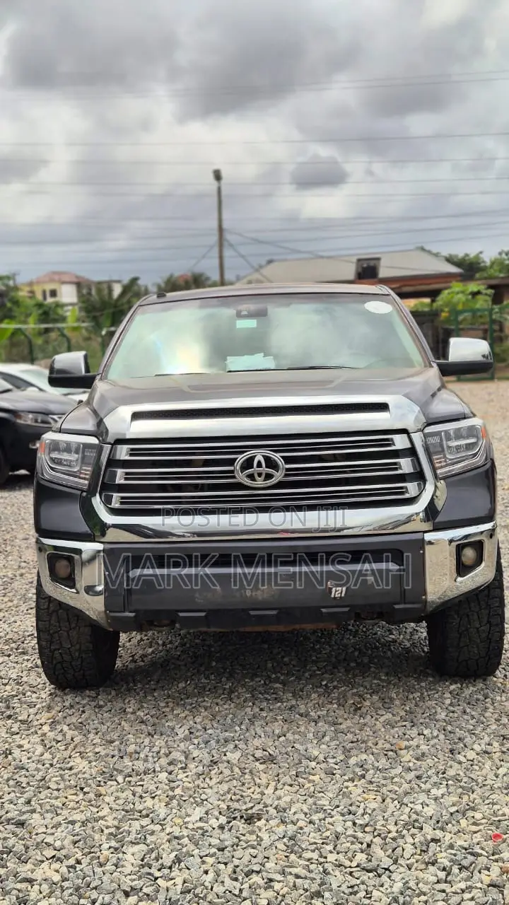 Toyota Tundra 1794 5.7L V8 4x2 CrewMax 5.6 ft. box 145.7 in. WB 2018
