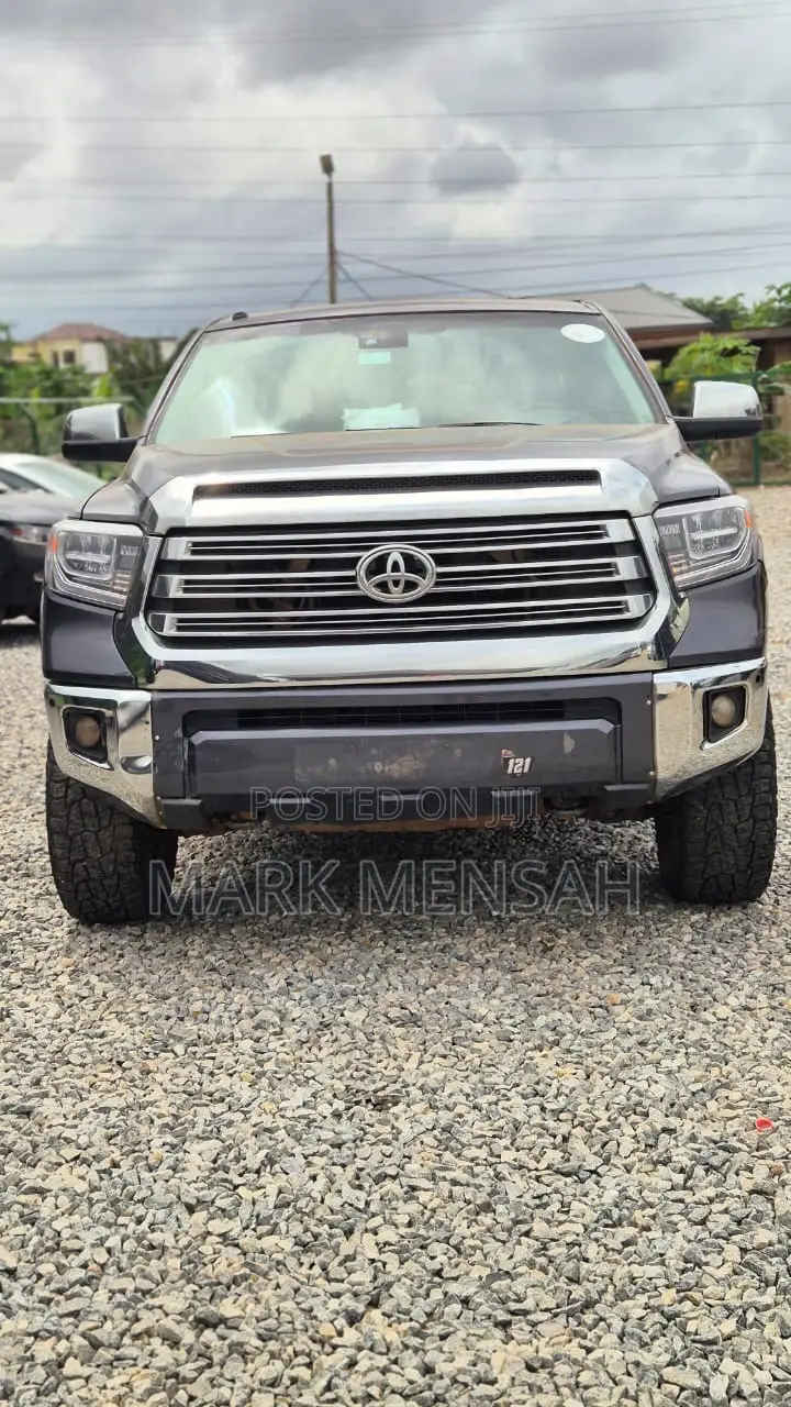 Toyota Tundra 1794 5.7L V8 4x2 CrewMax 5.6 ft. box 145.7 in. WB 2018
