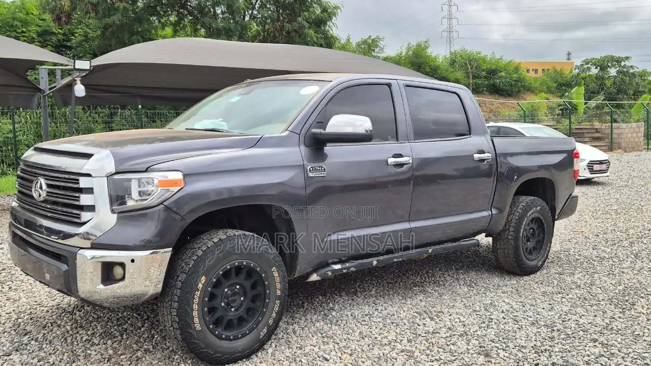 Toyota Tundra 1794 5.7L V8 4x2 CrewMax 5.6 ft. box 145.7 in. WB 2018