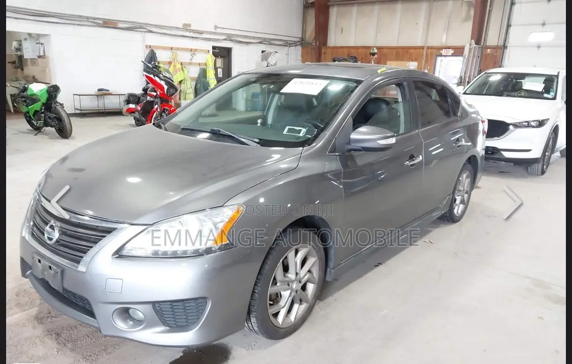 Nissan Sentra SR 4dr Sedan (1.8L 4cyl CVT) 2015 Gray