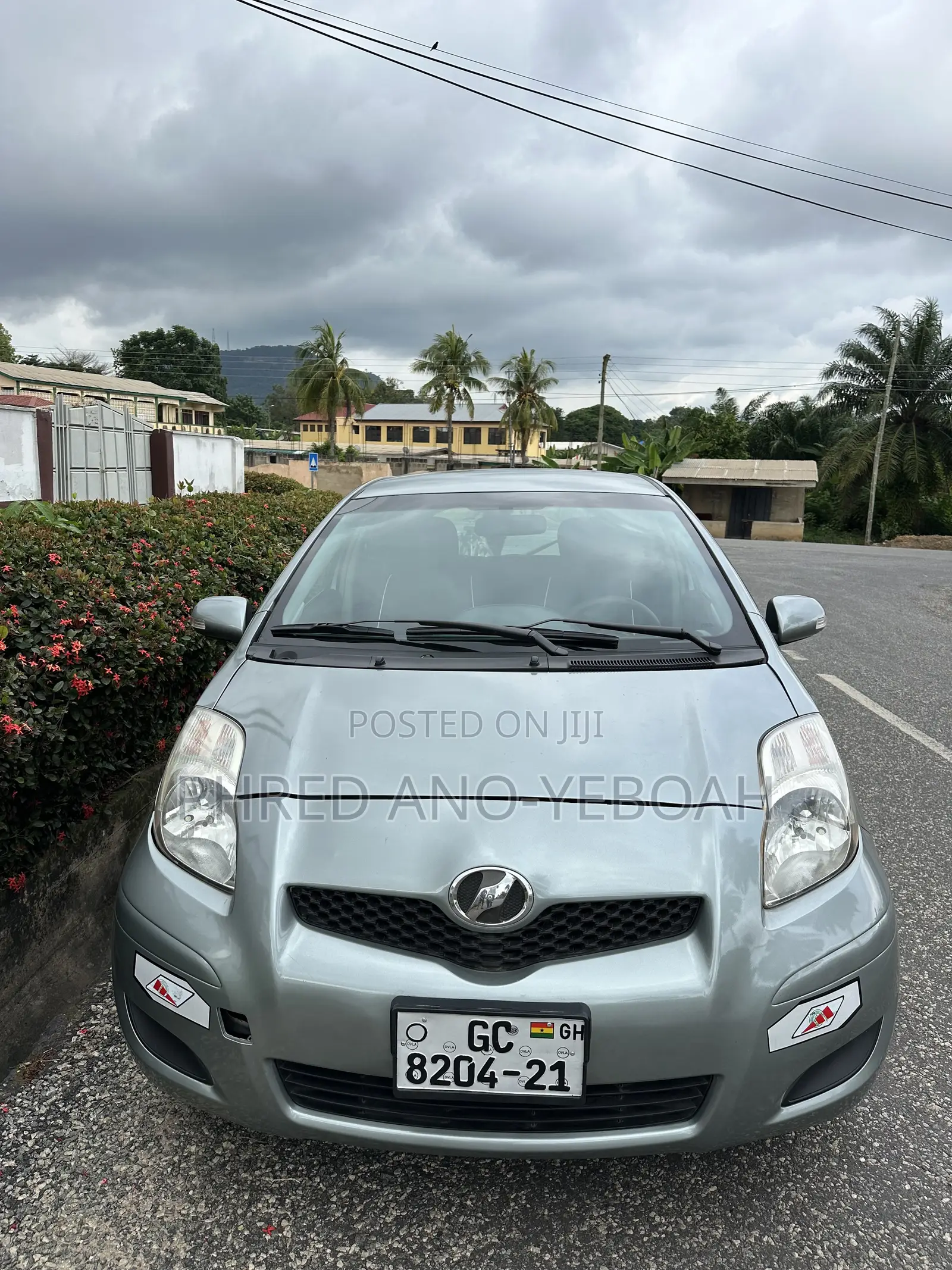 Toyota Vitz 1.3 FWD 5dr 2010 Gray