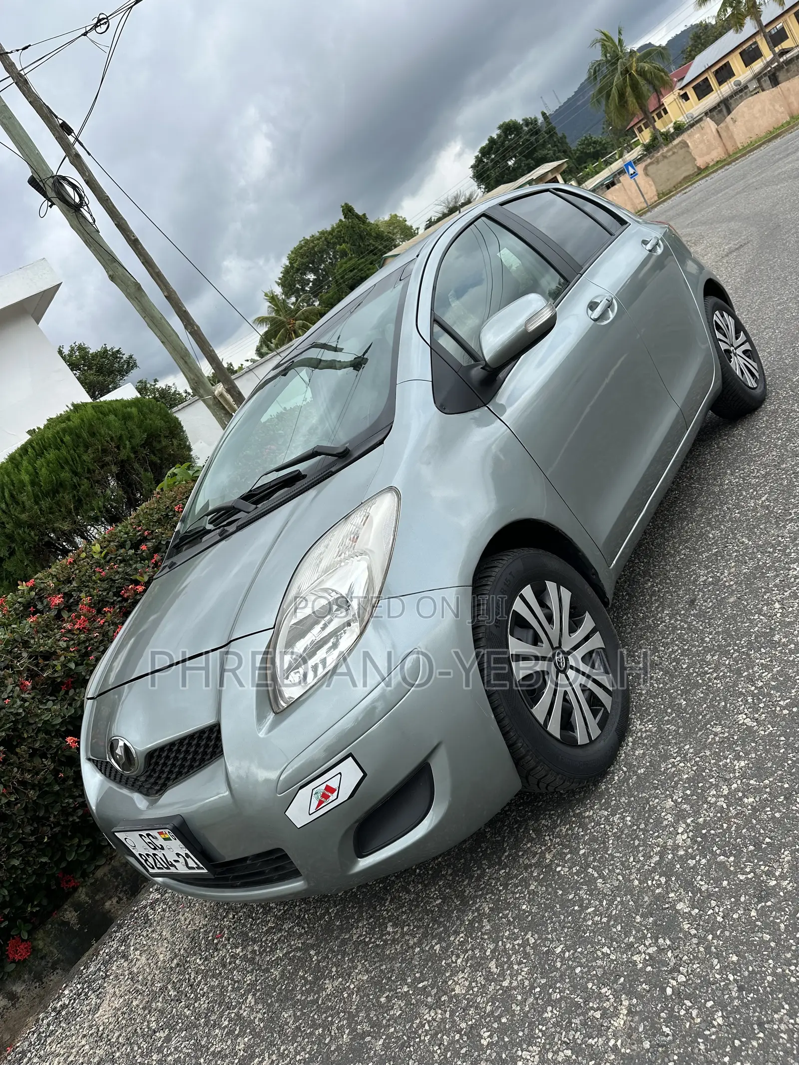 Toyota Vitz 1.3 FWD 5dr 2010 Gray