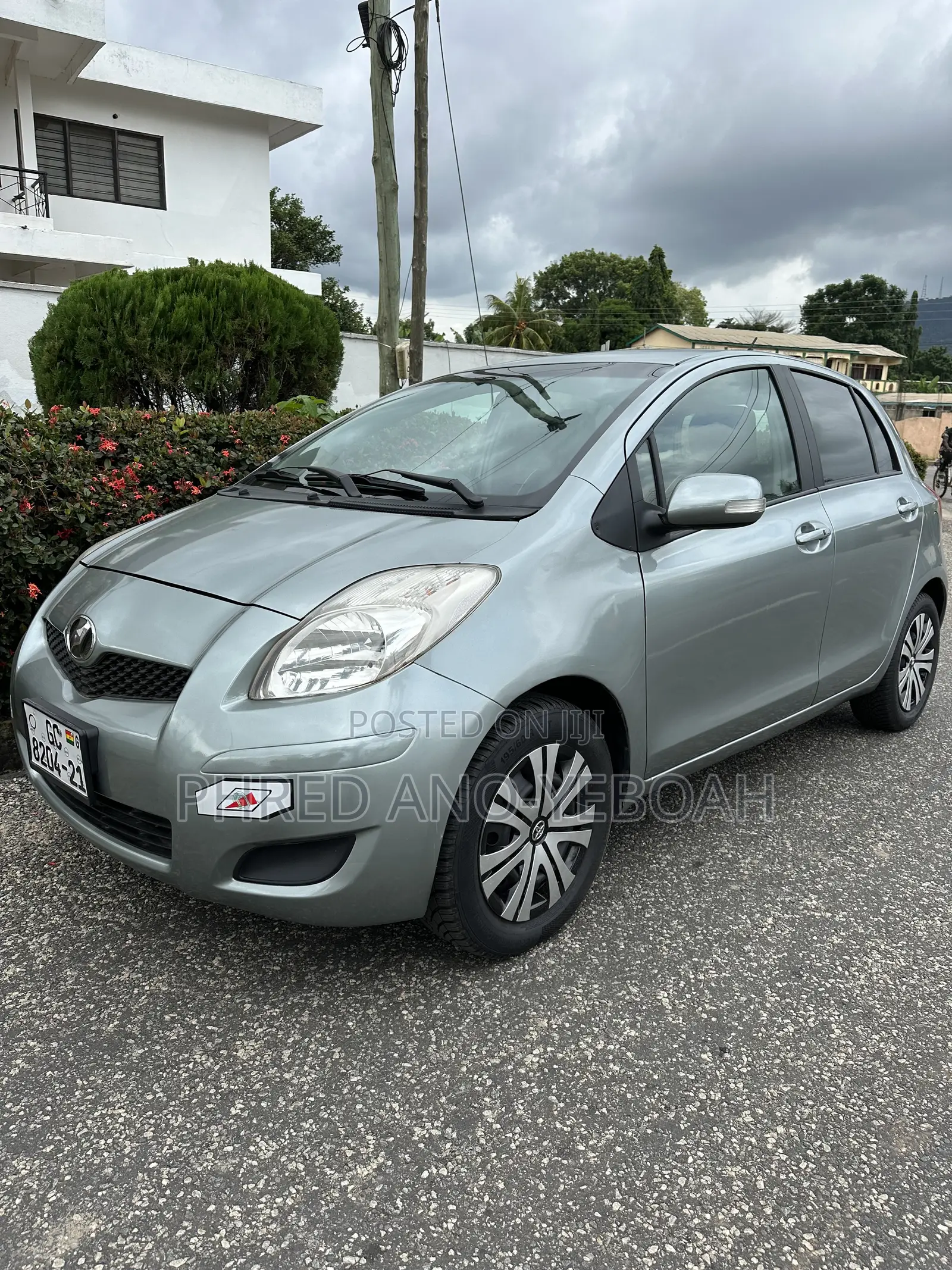 Toyota Vitz 1.3 FWD 5dr 2010 Gray