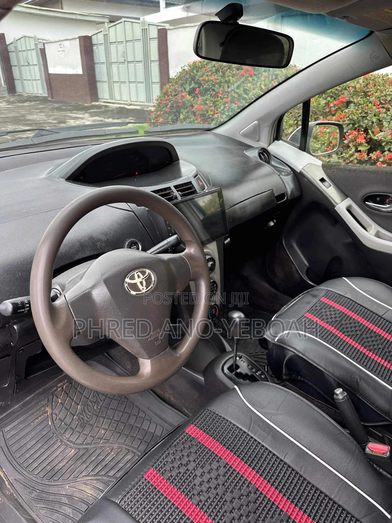 Toyota Vitz 1.3 FWD 5dr 2010 Gray