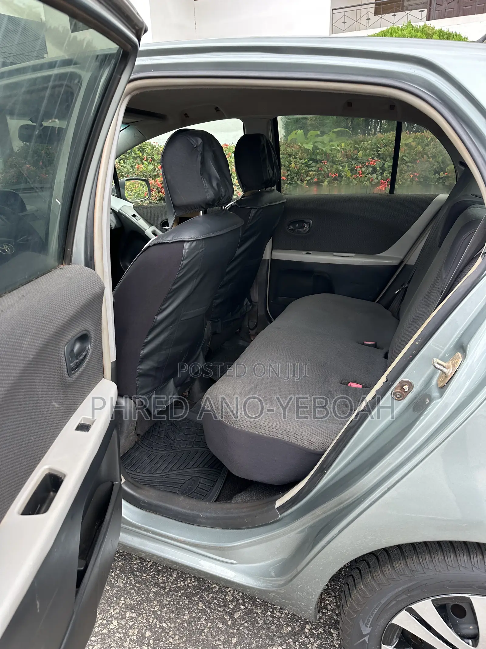 Toyota Vitz 1.3 FWD 5dr 2010 Gray