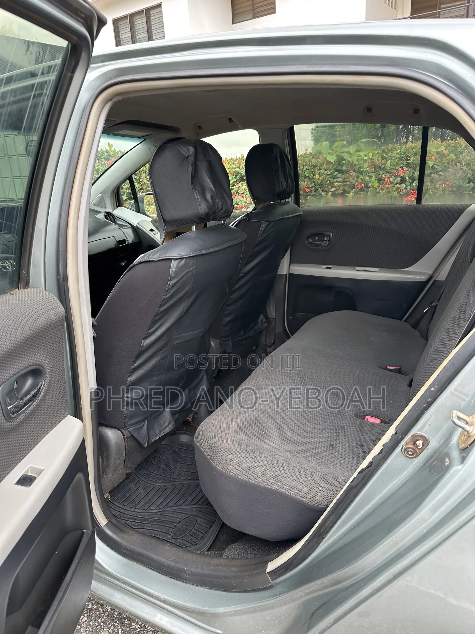 Toyota Vitz 1.3 FWD 5dr 2010 Gray