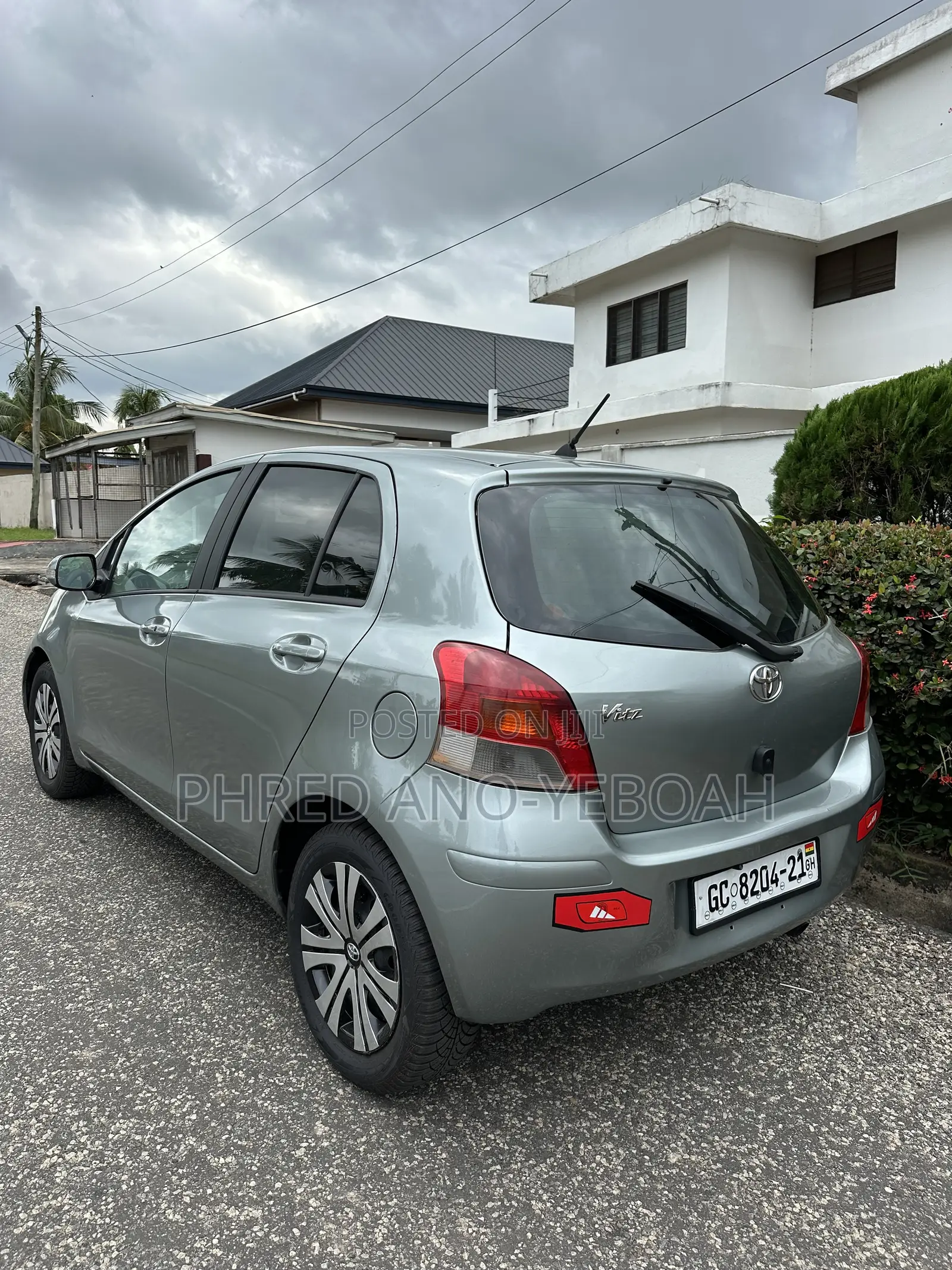 Toyota Vitz 1.3 FWD 5dr 2010 Gray