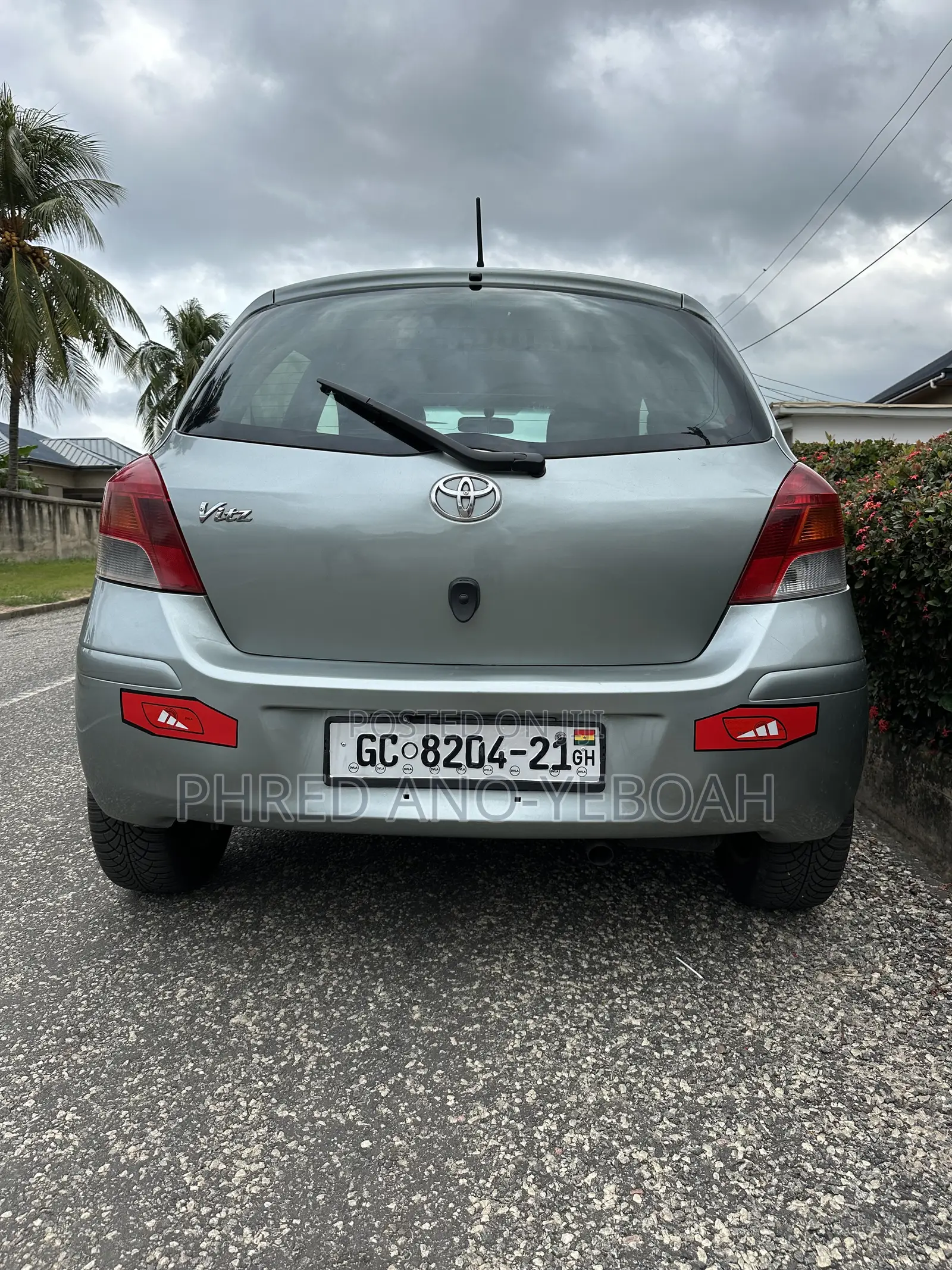 Toyota Vitz 1.3 FWD 5dr 2010 Gray