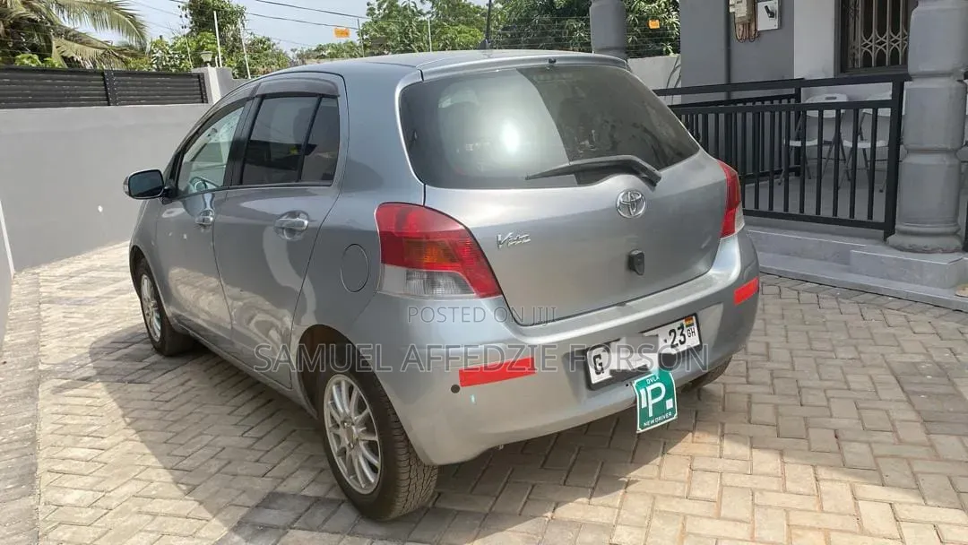 Toyota Vitz 2010 Gray