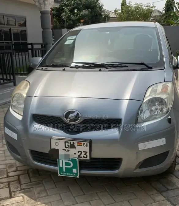 Toyota Vitz 2010 Gray