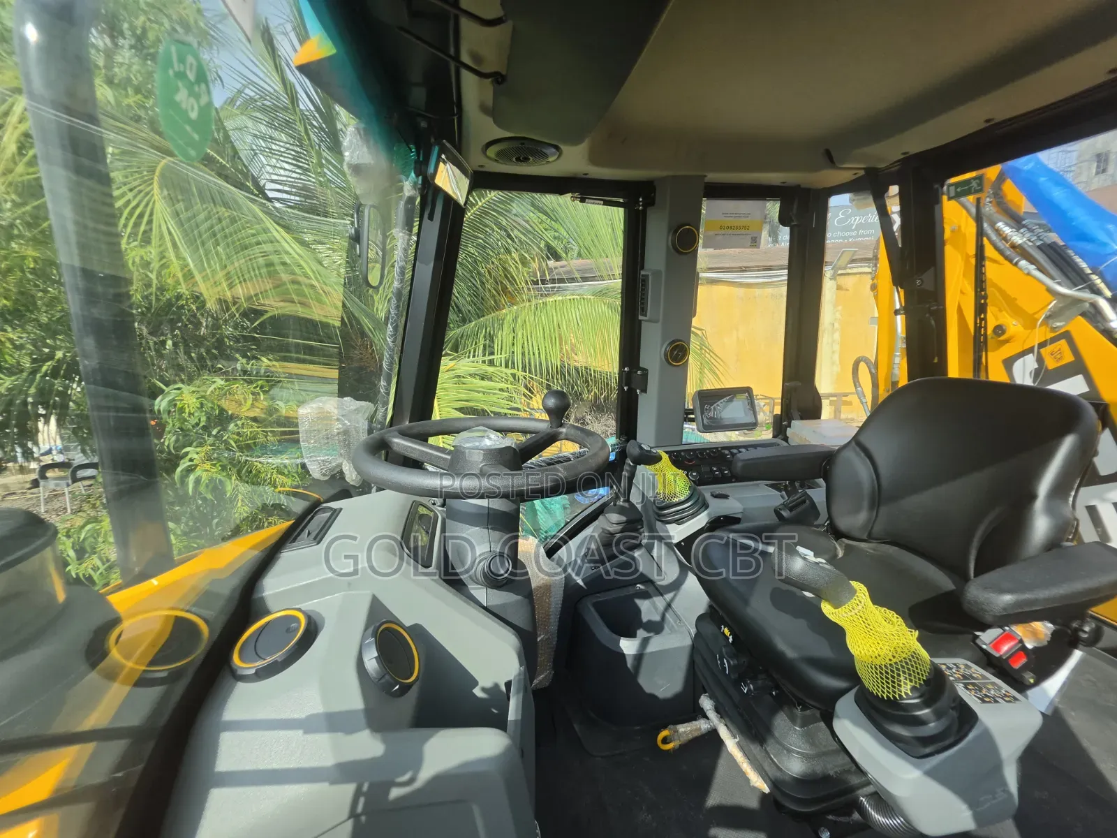 JCB 3dx Plus – Heavy-Duty Backhoe Loader With Boom Extension
