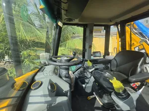 JCB 3dx Plus – Heavy-Duty Backhoe Loader With Boom Extension