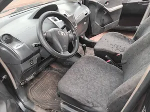 Toyota Vitz 2010 Black
