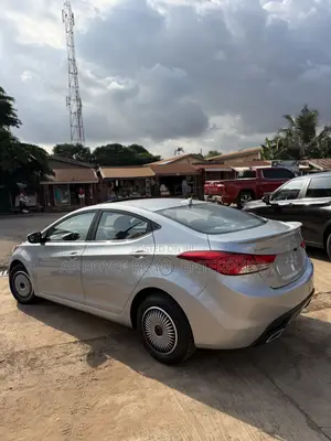 Hyundai Elantra Limited Sedan FWD (1.8L 4cyl 6A) 2013 Silver