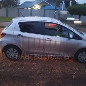 Toyota Vitz 2012 Silver