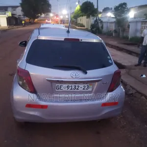 Toyota Vitz 2012 Silver