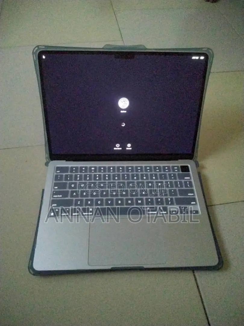Laptop Apple MacBook Air 2023 M2 16GB Apple M2 SSD 512GB