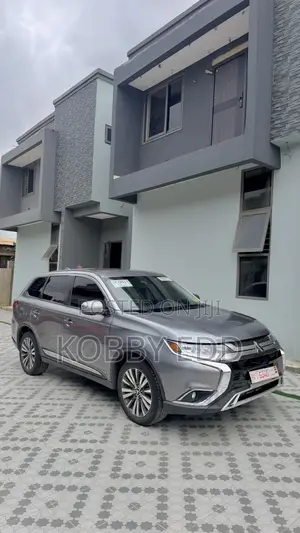 Mitsubishi Outlander 2020 Beige