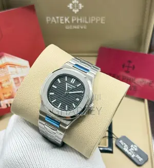 Patek Philippe Nautilus Silver Dial – Perfect Chain Watch for Men