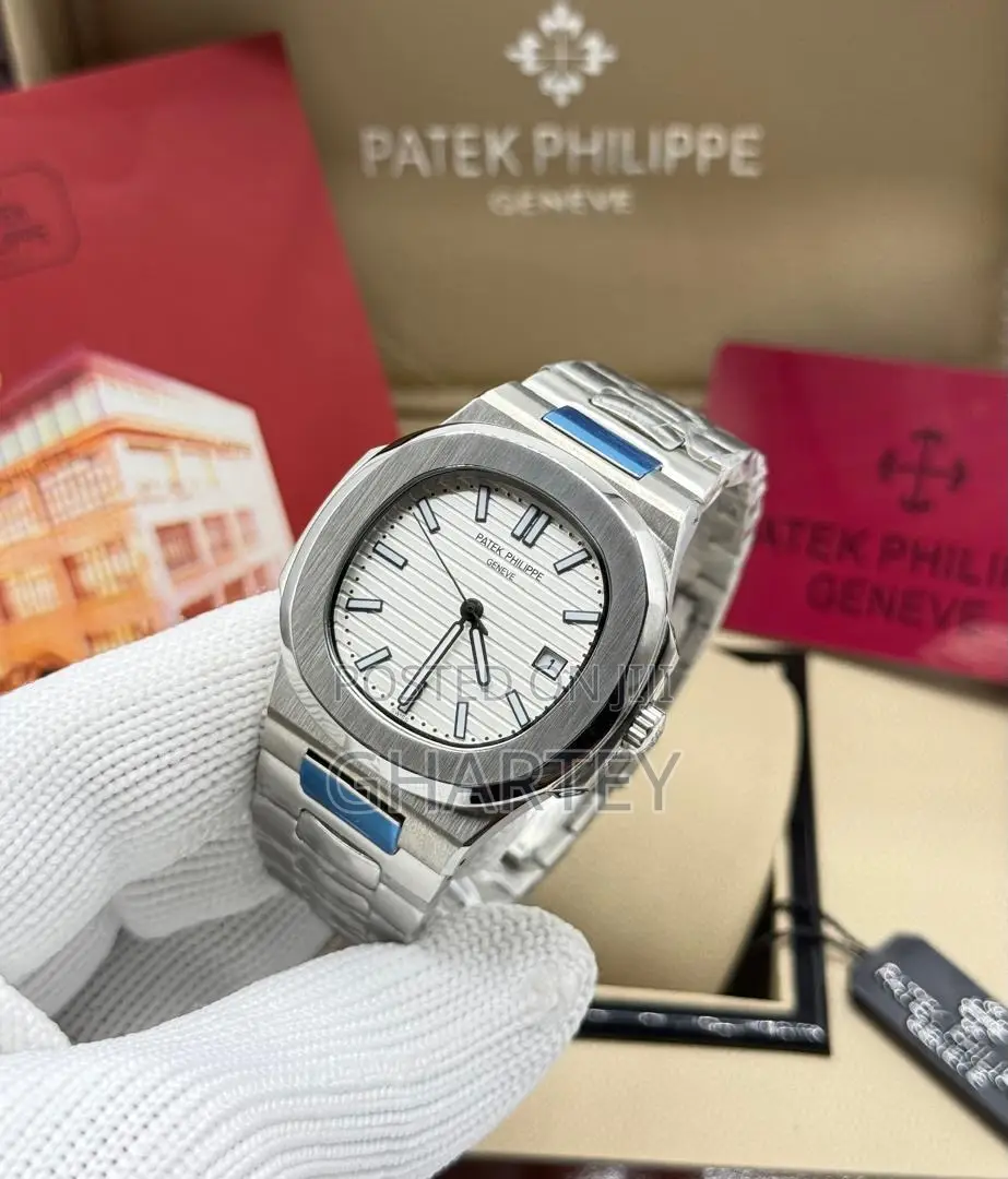 Patek Philippe Nautilus Silver Dial – Perfect Chain Watch for Men