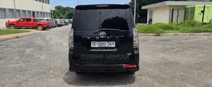 Toyota Voxy V 4WD 7-Seater 2010 Black
