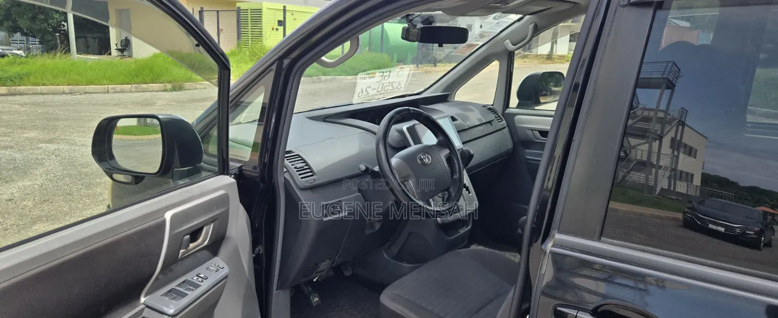 Toyota Voxy V 4WD 7-Seater 2010 Black