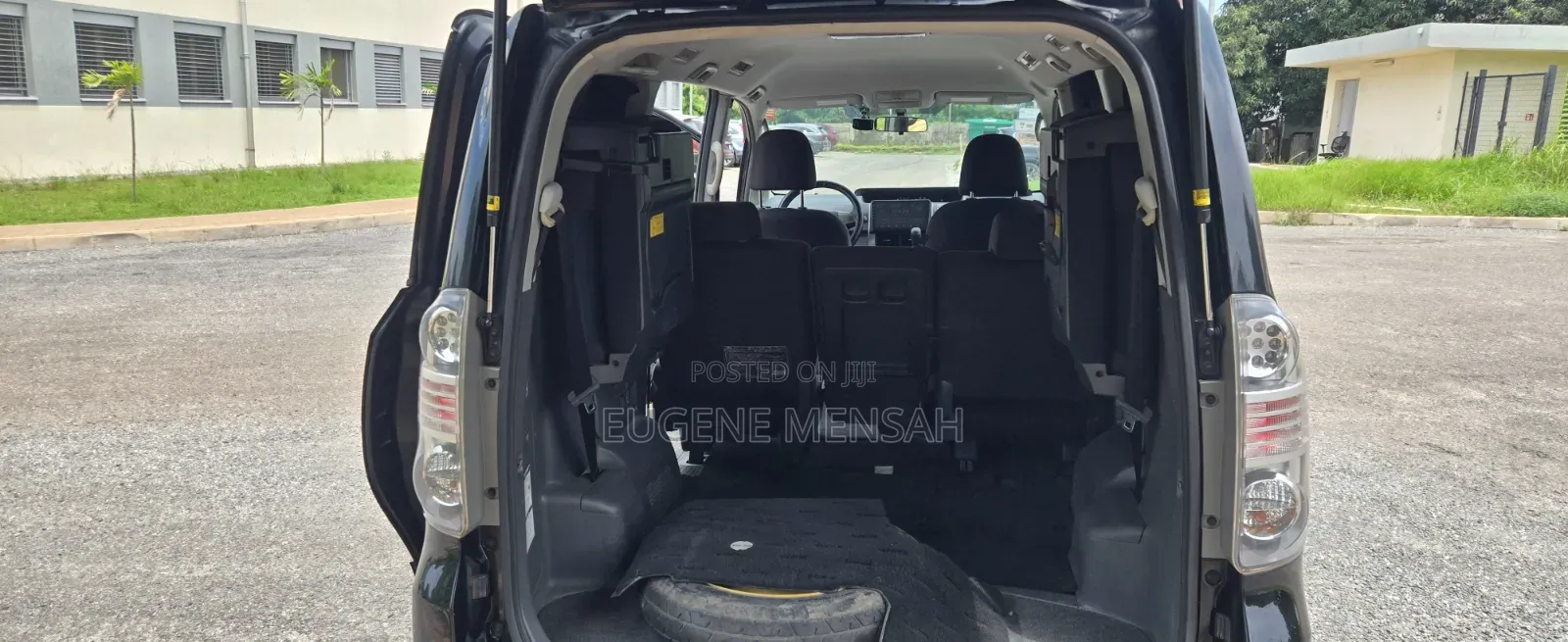 Toyota Voxy V 4WD 7-Seater 2010 Black