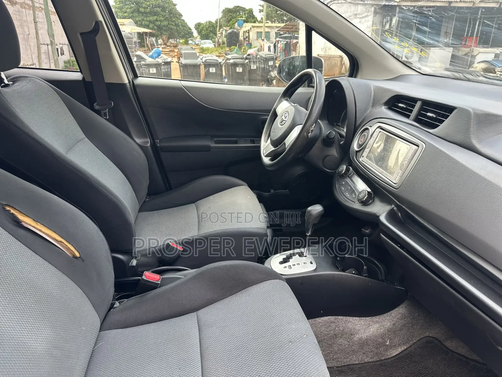 Toyota Vitz 1.3 FWD 5dr 2013 Silver