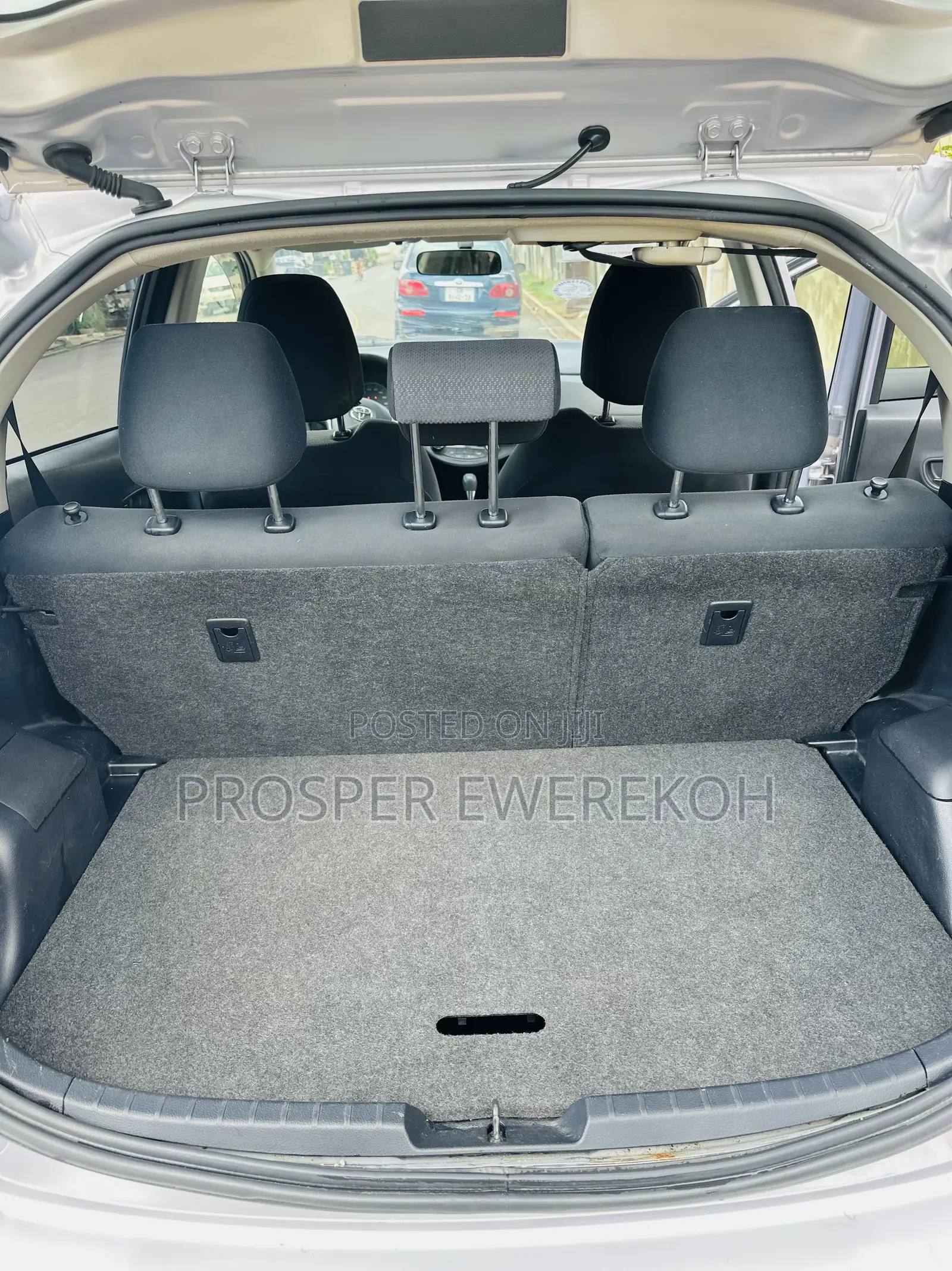Toyota Vitz 1.3 FWD 5dr 2013 Silver