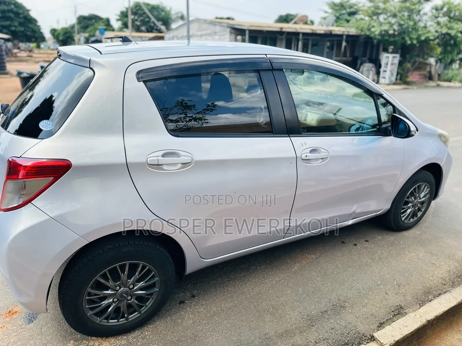 Toyota Vitz 1.3 FWD 5dr 2013 Silver