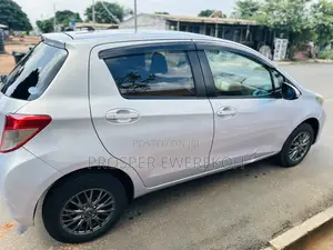 Toyota Vitz 1.3 FWD 5dr 2013 Silver