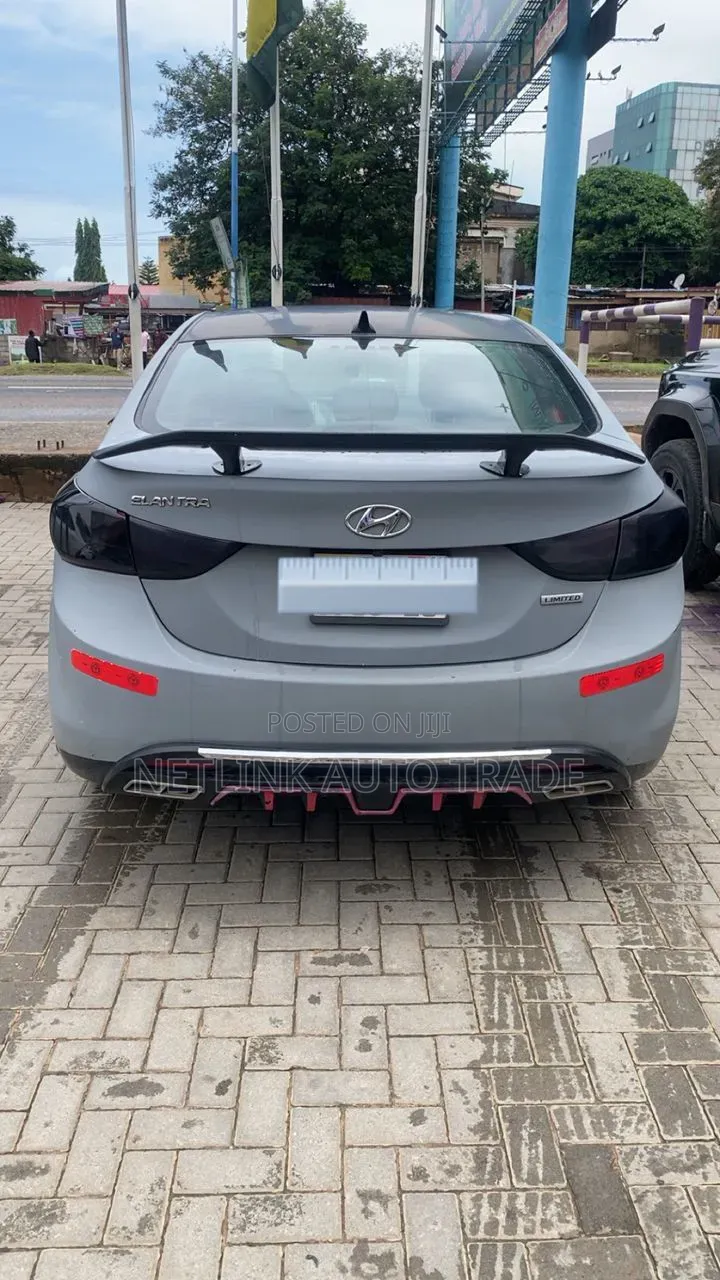 Hyundai Elantra 2012 Gray