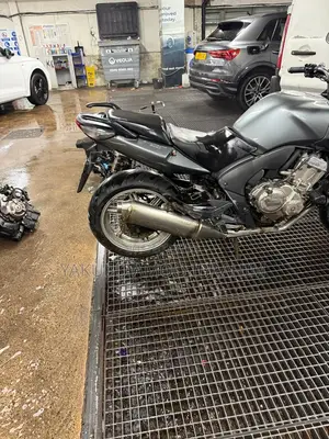 Honda CB 2005 Gray