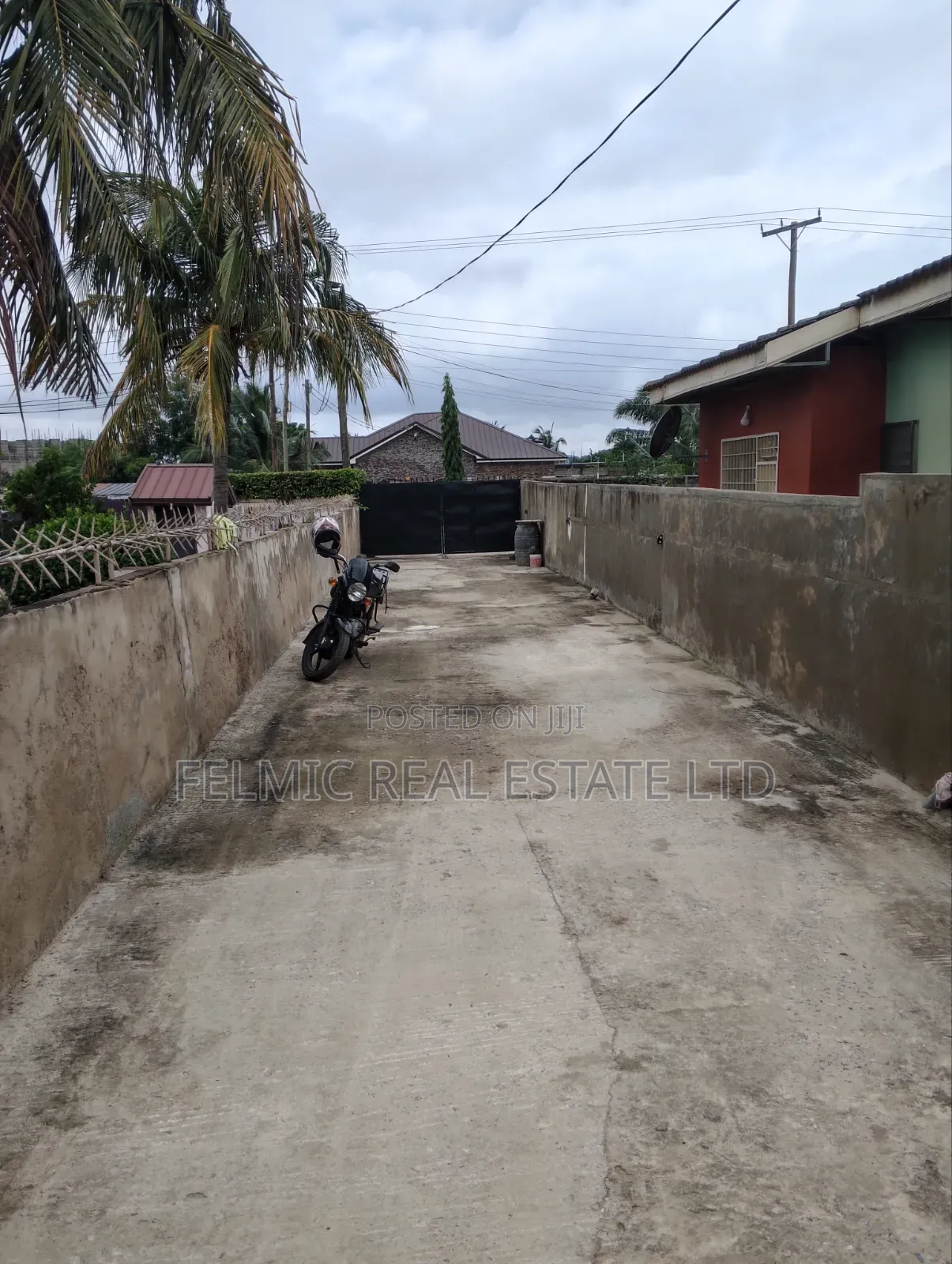 3bdrm Duplex in Felmic Real Estate, Papao for sale