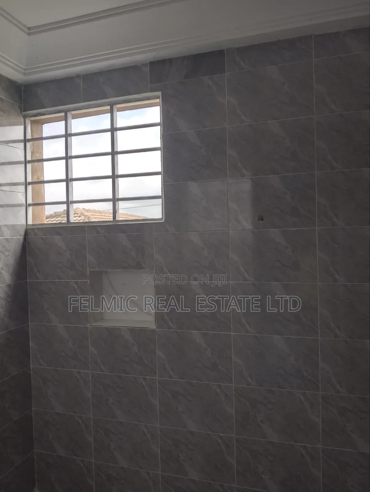 3bdrm Duplex in Felmic Real Estate, Papao for sale