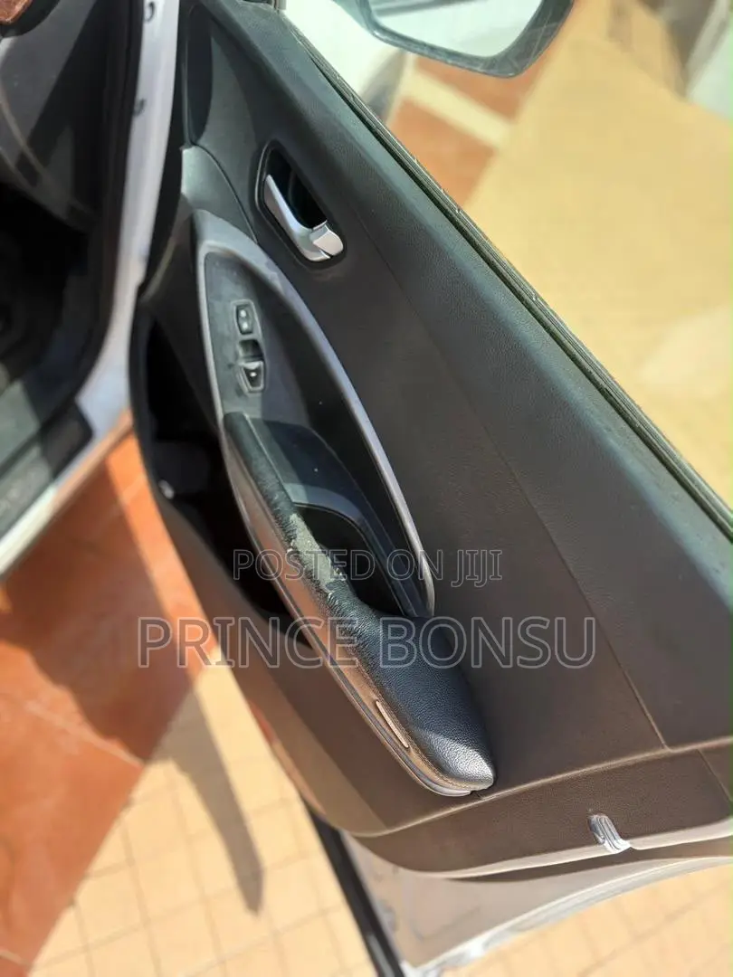 Hyundai Santa Fe 2014 White