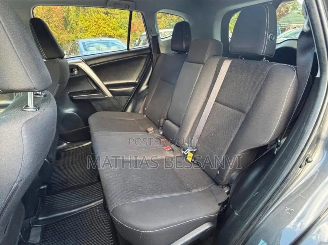 Toyota RAV4 XLE FWD (2.5L 4cyl 6A) 2017 Gray