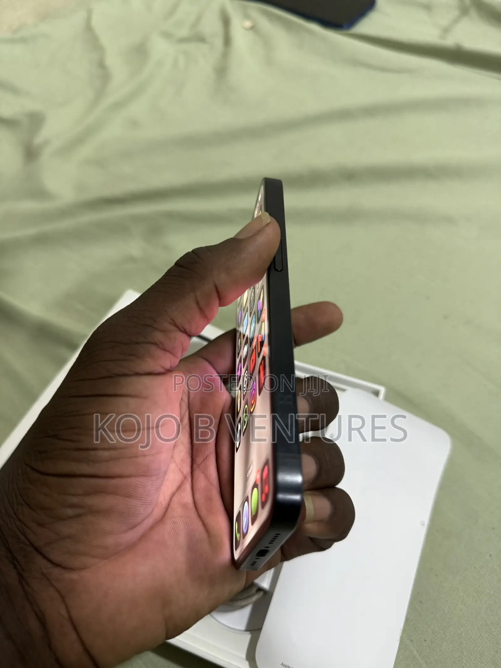 New Apple iPhone 16e 128 GB White
