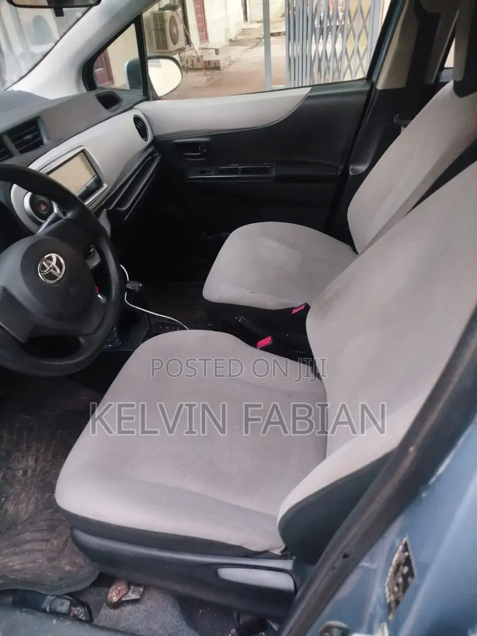 Toyota Vitz 1.3 AWD 5dr 2012 Blue