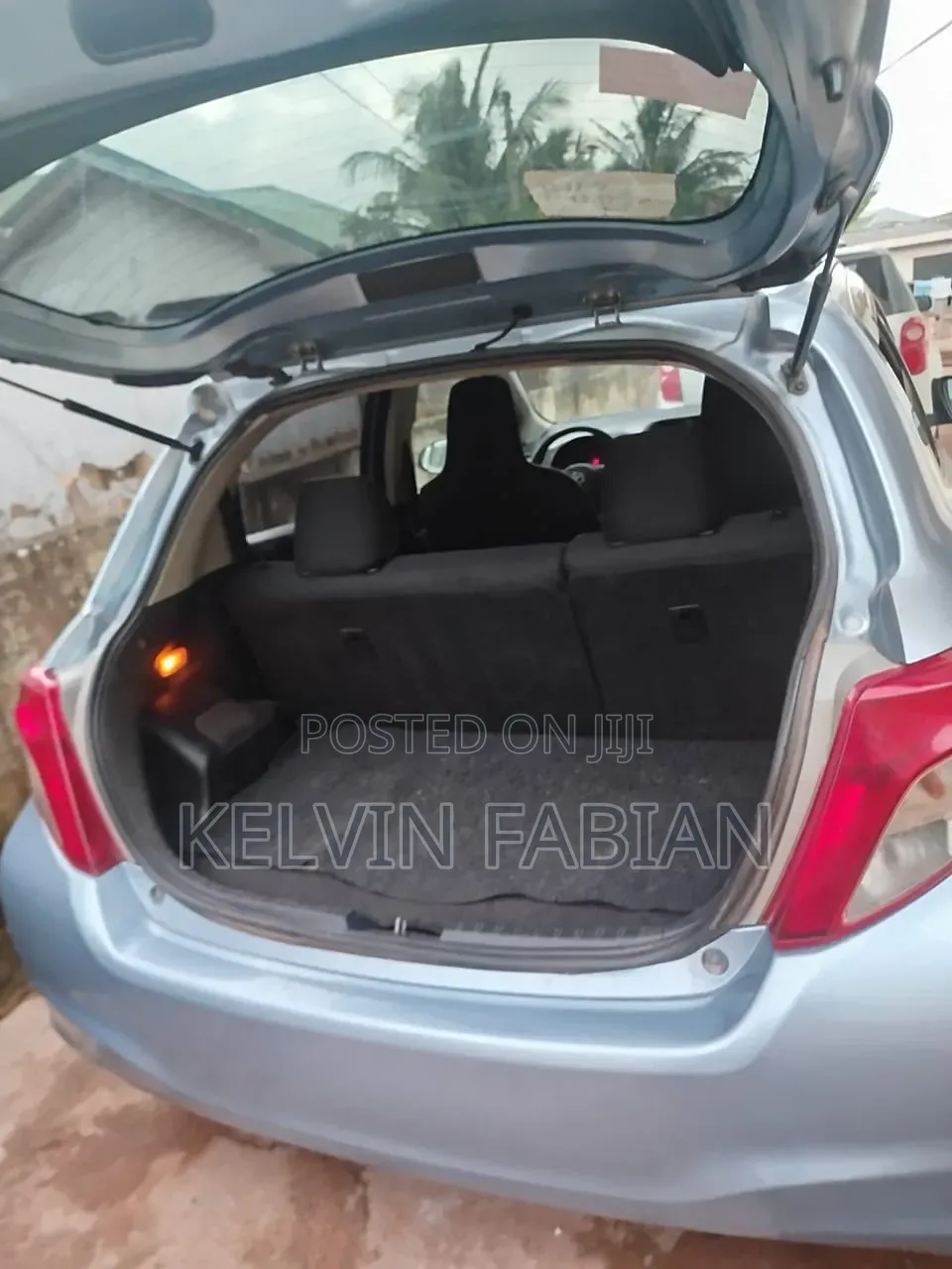 Toyota Vitz 1.3 AWD 5dr 2012 Blue