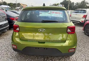 Hyundai Venue 2021 Green