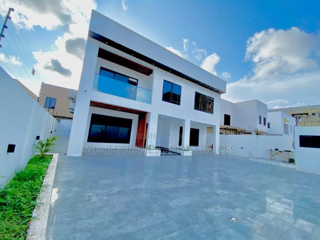 5bdrm House in Airport Residential Area for sale